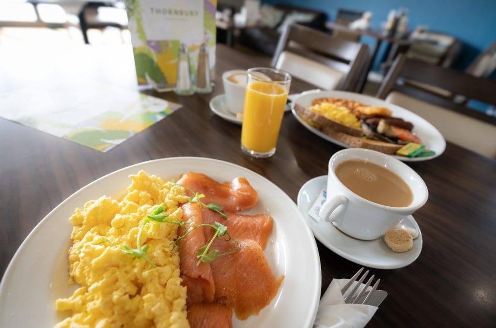 Traditional Full English breakfast with bacon, eggs, sausages, beans, and toast – a popular choice at restaurants in Bristol