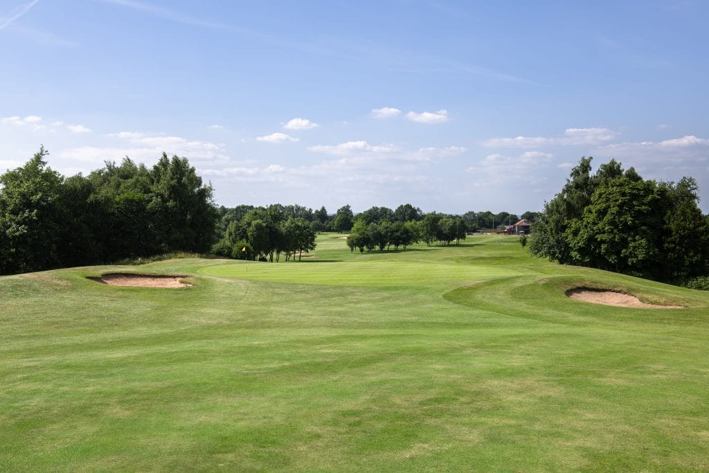golf hole at a well maintained golf club in bristol