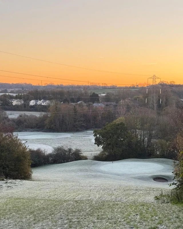 Thornbury Golf Centre this morning—frost-covered greens and a calm start to the day. A beautiful winter landscape ❄️ ⛳️